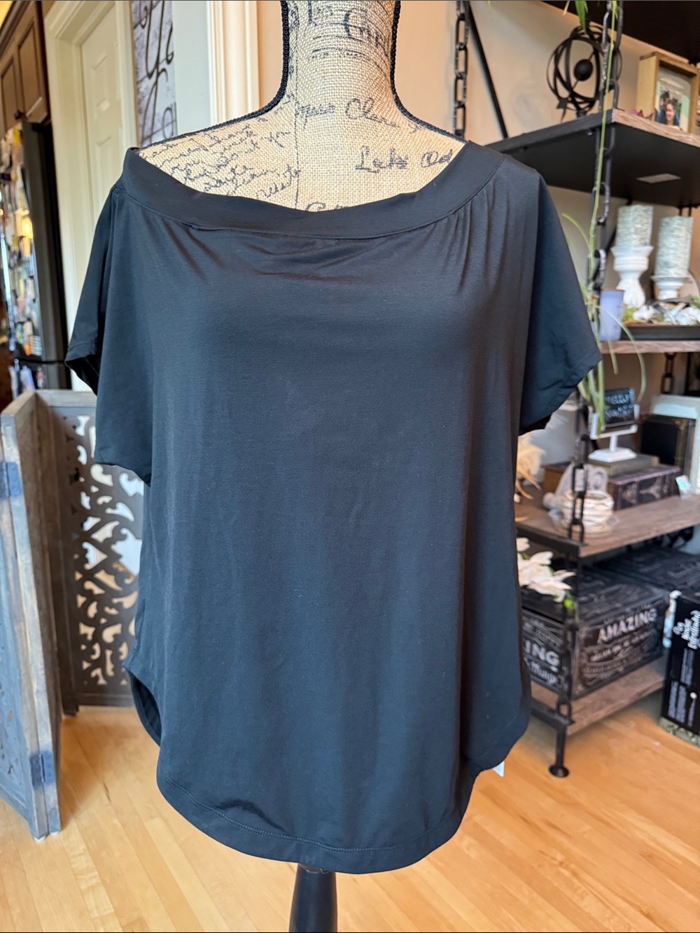 HALARA Black Off-Shoulder Short Sleeve Tee